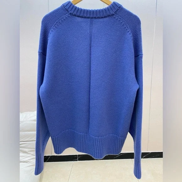 100% cashmere V-neck sweater